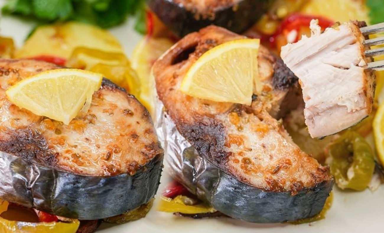 Akşam yemeğine ne yapacağını arayanlara: Fırında lokum gibi palamut tarifi!