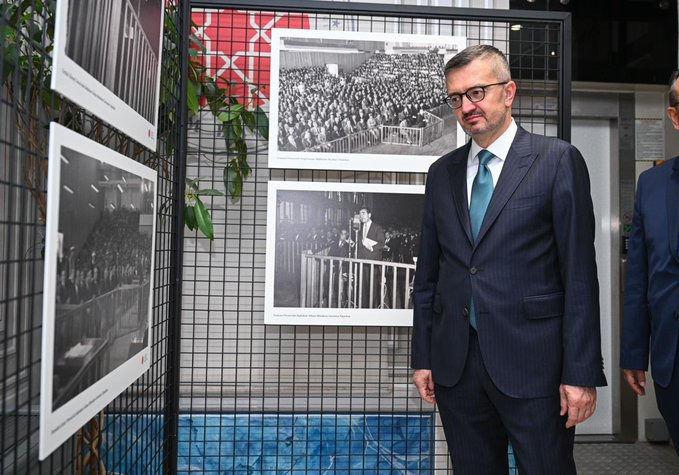 İletişim Başkanlığı İstanbul Bölge Müdürlüğü Konferans Salonu'ndaki programa panele Cumhurbaşkanlığı İletişim Başkanı Burhanettin Duran ve çok sayıda davetli katıldı.