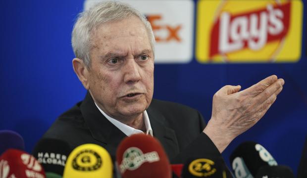 Aziz Yıldırım &uuml;nl&uuml; yorumcuyu hedef aldı! 'Kızımı alet etme'