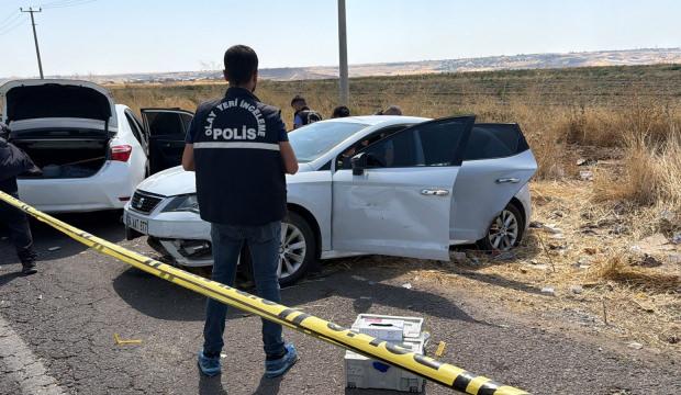 Diyarbakır&rsquo;da eski eş dehşeti: &Ouml;nce eşini vurdu, sonra polis aracına &ccedil;arptı: 2 &ouml;l&uuml;