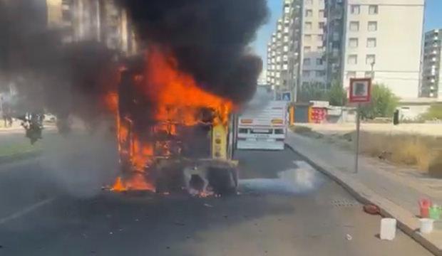 Diyarbakır'da korku dolu anlar: Belediye otob&uuml;s&uuml; seyir halindeyken yandı