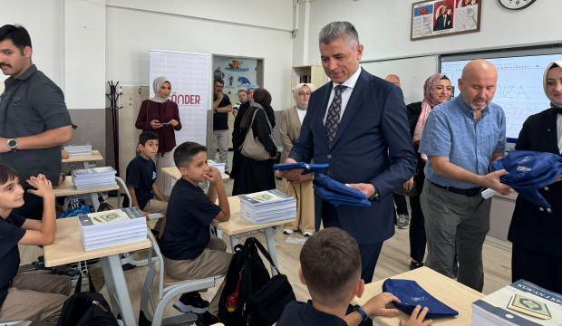 Ey&uuml;psultan&rsquo;da &ouml;ğrencilerin y&uuml;z&uuml;n&uuml; g&uuml;ld&uuml;ren proje! 13 okulda &ldquo;Aramıza Hoş Geldin&rdquo; s&uuml;rprizi