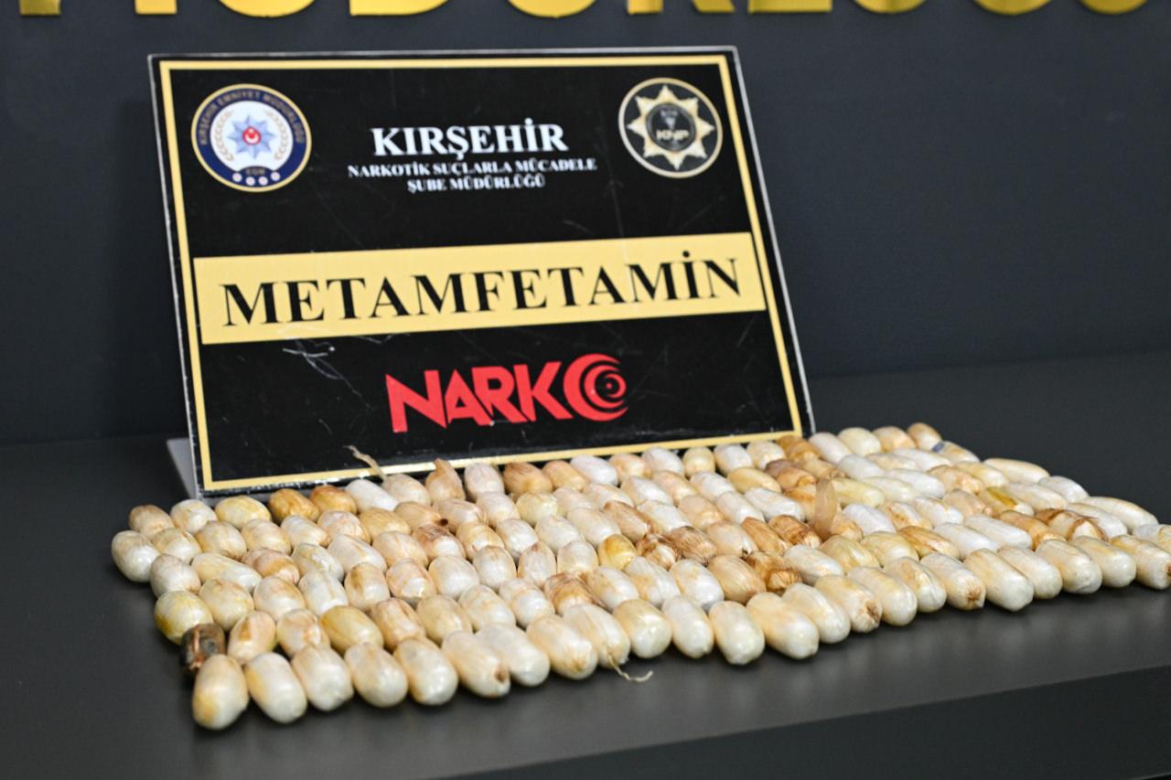 Ele geçirilen kapsül halindeki uyuşturucu maddeler.