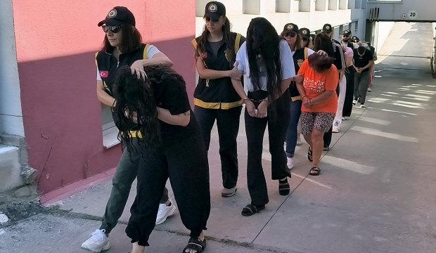 G&uuml;zellik merkezlerine operasyon: Kataloglu fuhuş &ccedil;etesi &ccedil;&ouml;kertildi1