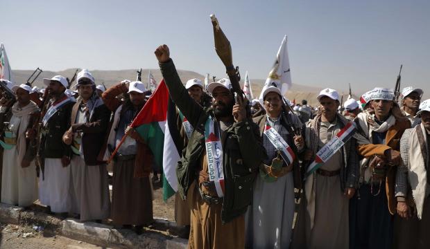 Husiler Suudi Arabistan'ın başkentine balistik f&uuml;zelerle saldırdı