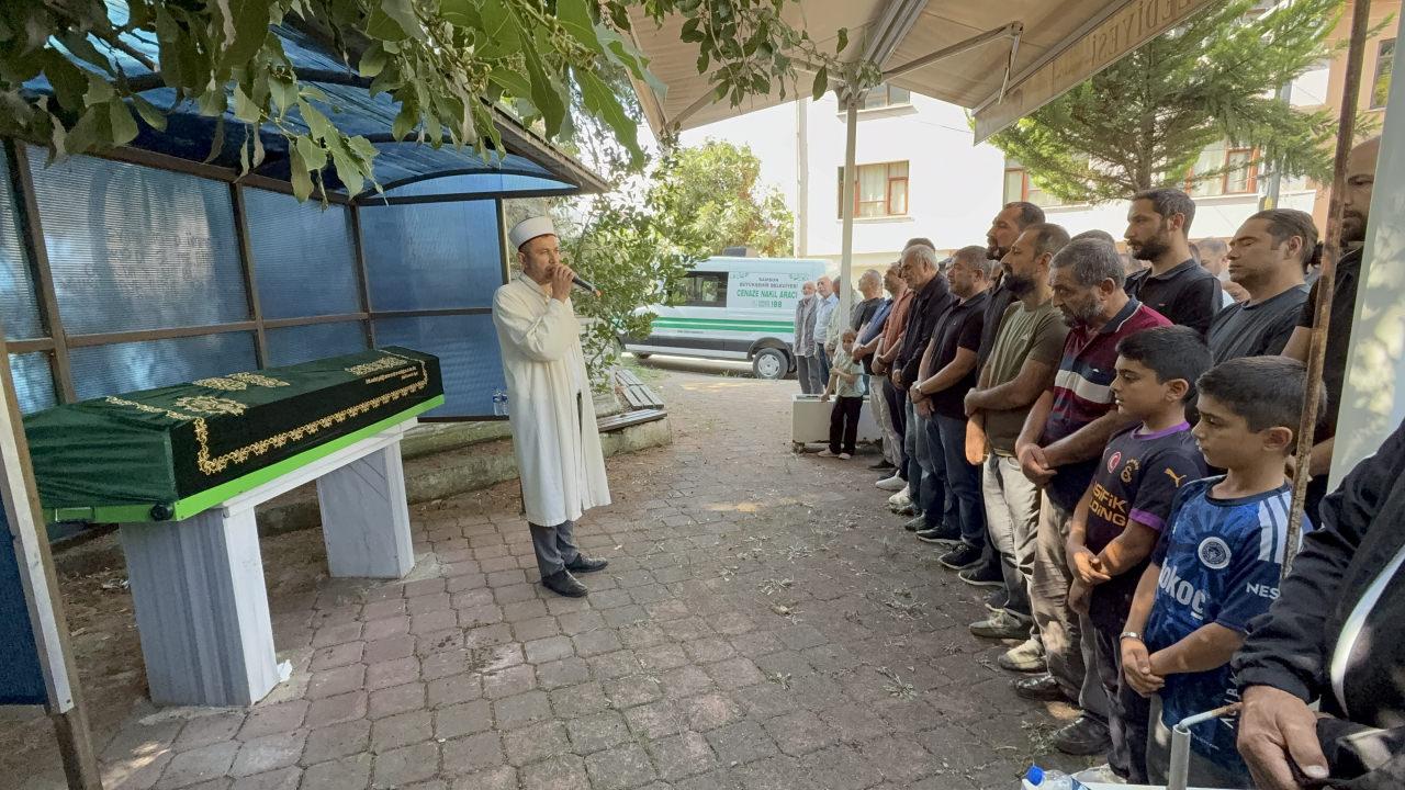 Burhan Yusuf Çizmecioğlu, kılınan cenaze namazının ardından son yolculuğuna uğurlandı.