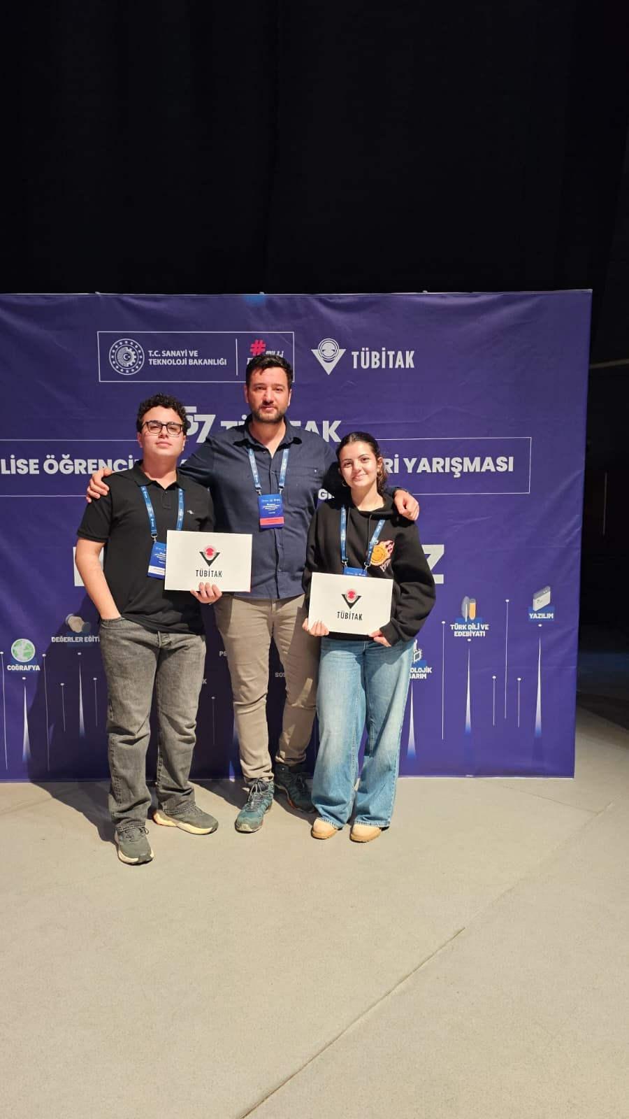 İrfan Sefiloğlu ve İrem Alparslan, Matematik ve STEM Öğretmeni Mustafa Akay