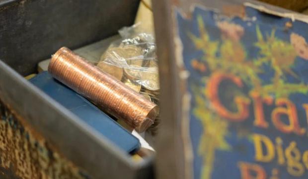 Bisk&uuml;vi kutusundan servet &ccedil;ıktı! 