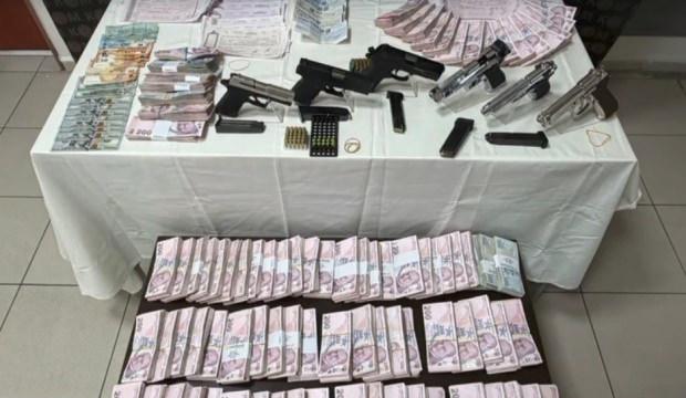 İzmir&rsquo;de 'galerici' g&ouml;r&uuml;n&uuml;ml&uuml; tefeci şebekesine operasyon