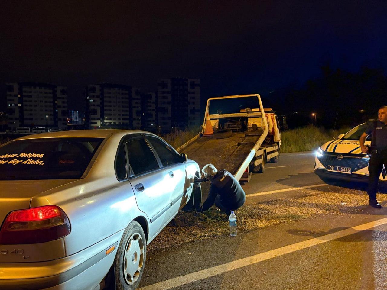 Araç otoparka çekildi.