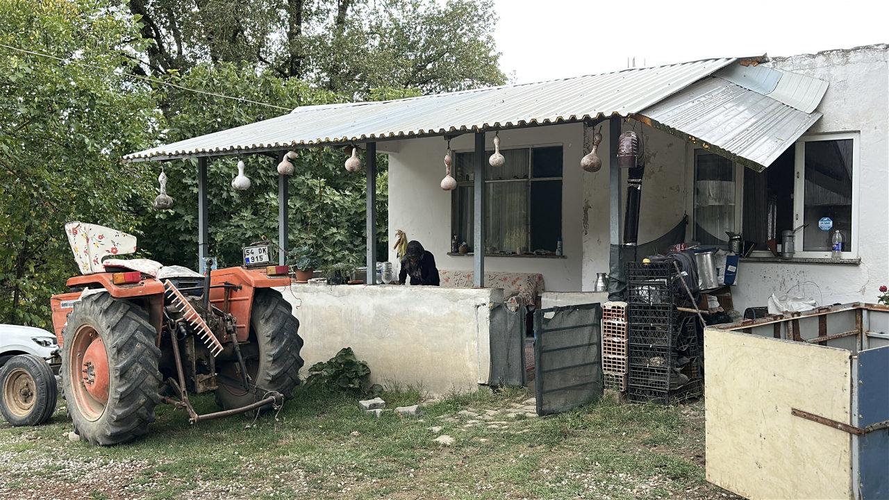 Melek Bayraktar'a (59), ait ev.