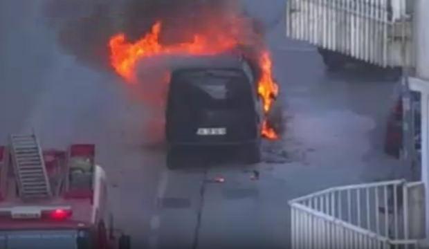Mecidiyek&ouml;y&rsquo;de ara&ccedil; yangını 