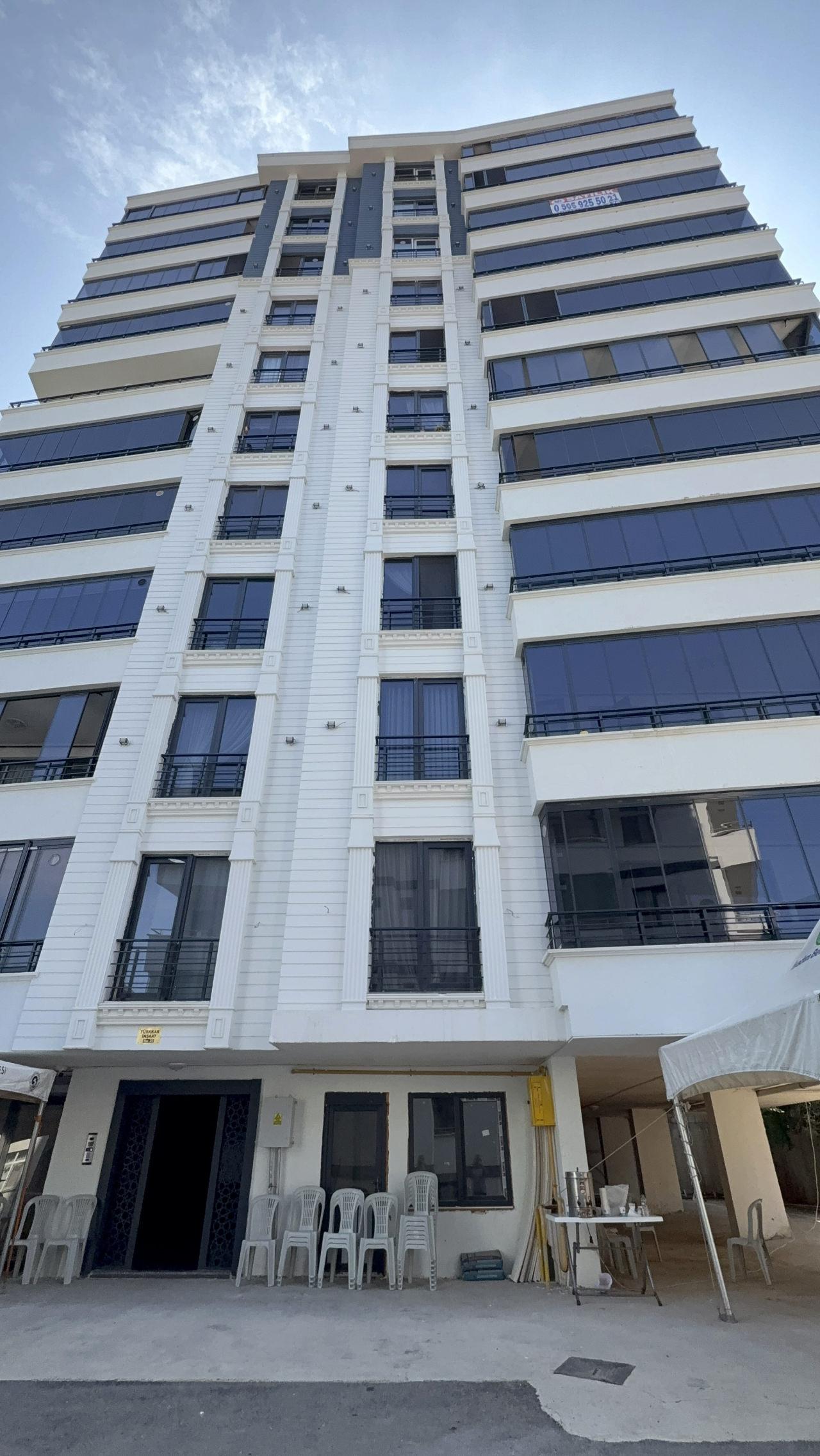 15 yaşındaki Burhan Yusuf Çizmecioğlu'nun düştüğü 10 katlı apartman.