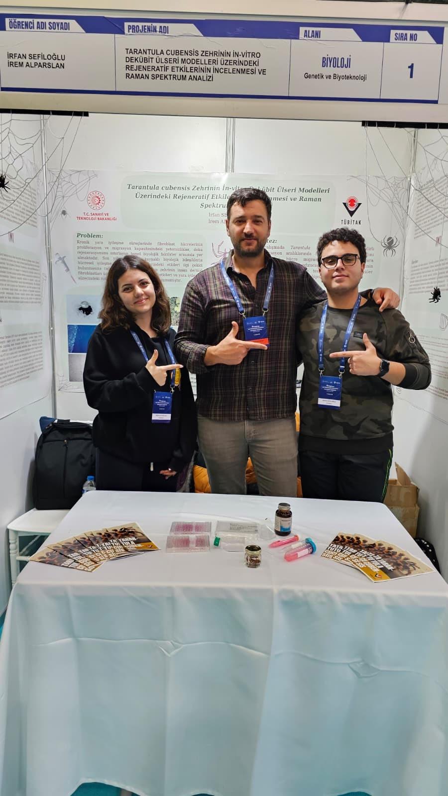 İrfan Sefiloğlu ve İrem Alparslan, Matematik ve STEM Öğretmeni Mustafa Akay