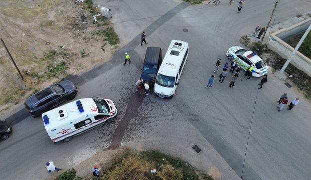 Okul servisi ile hafif ticari ara&ccedil; &ccedil;arpıştı: 6 yaralı