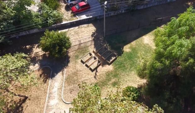 Osmaniye'deki "mezarlık parkını" g&ouml;ren d&ouml;n&uuml;p bir daha bakıyor
