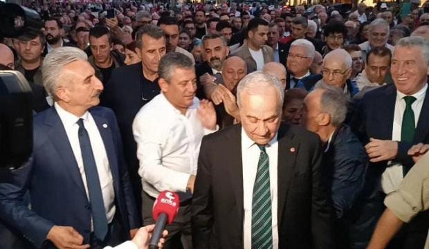 &Ouml;zg&uuml;r &Ouml;zel'e 'b&ouml;rek' tepkisi: 'Bela okumak yapılmaması gereken bir iş'