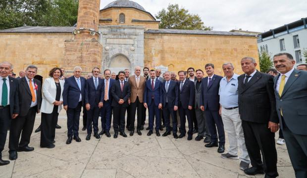 TBMM Başkanı Kurtulmuş Ahi Evran-ı Veli Camii ve T&uuml;rbesi&rsquo;ni ziyaret etti