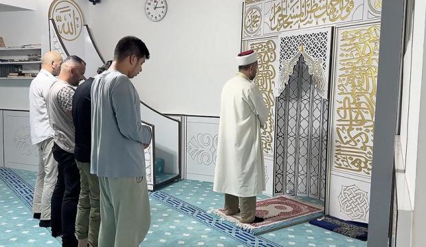 T&uuml;rk camisinde 15 &uuml;lkeden M&uuml;sl&uuml;man aynı safta