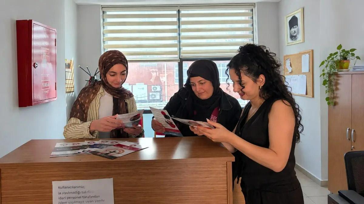 Bağımlılığa yönelik farkındalık oluşması için vatandaşlar bilgilendiriliyor. 