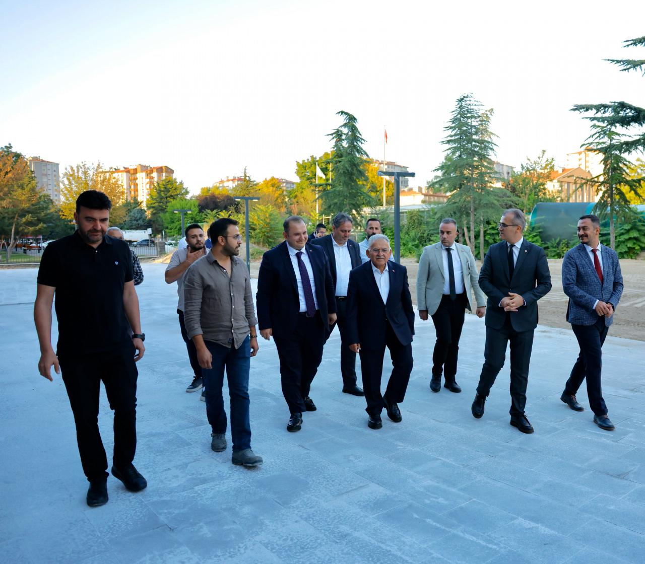 Kayseri Büyükşehir Belediye Başkanı Dr. Memduh Büyükkılıç, projedeki son durumu sahada inceledi.