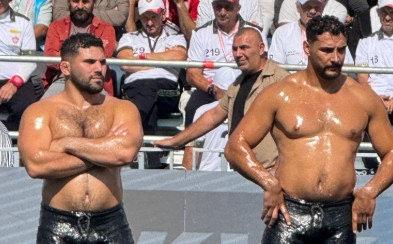 Kuzenler (Erkan Taş ve Mustafa Taş) Mustafa Taş (Sağda) finale çıktı