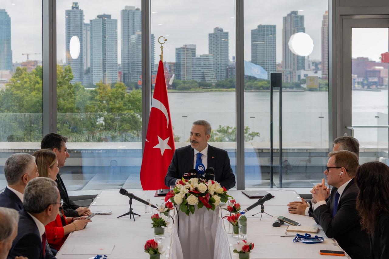 Dışişleri Bakanı Hakan Fidan, Birleşmiş Milletler (BM) 81. Genel Kurulu yüksek düzeyli haftası marjında New York’ta düzenlediği basın toplantısında açıklamalarda bulundu ve soruları yanıtladı.