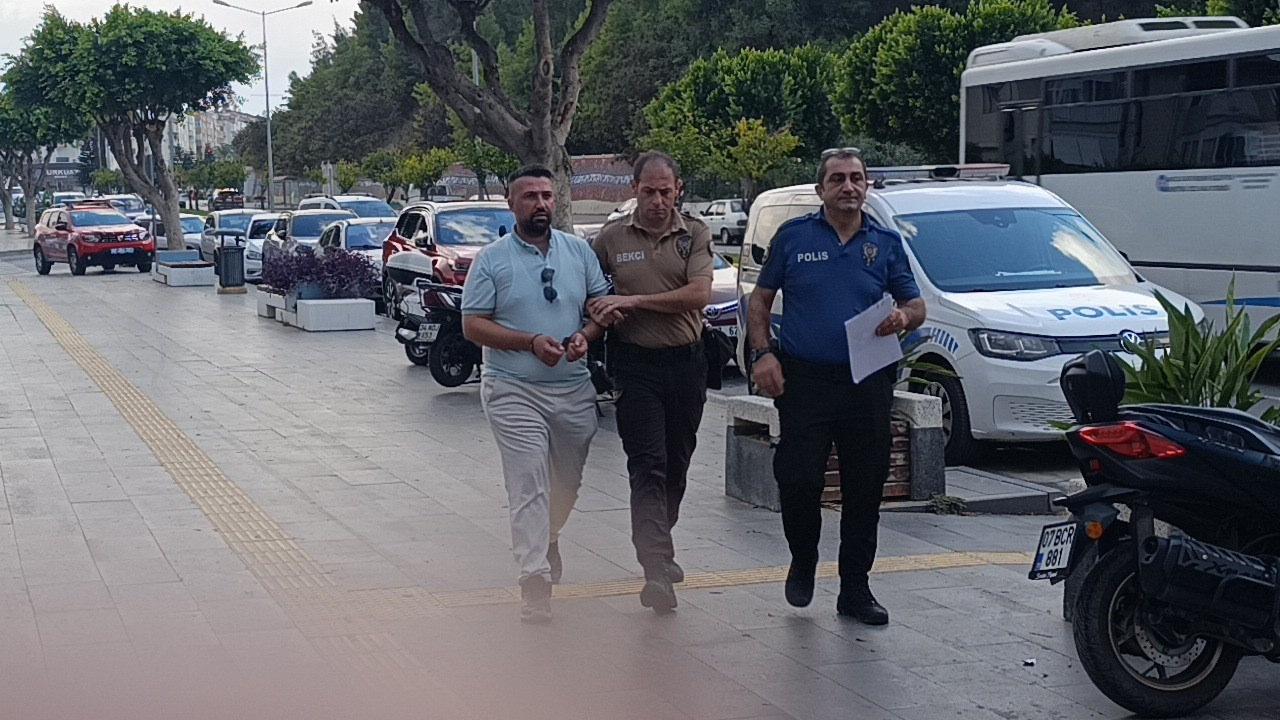 inayetten aranan şahıs ölen kişiye ait ehliyetle otel servis şoförlüğü yaparken yakalandı.