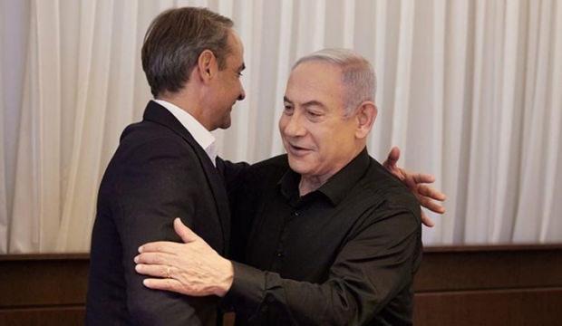 Netanyahu kucaklaşması Atina&rsquo;yı b&ouml;ld&uuml;: &ldquo;D&uuml;nya dışlıyor, siz sarılıyorsunuz&rdquo;