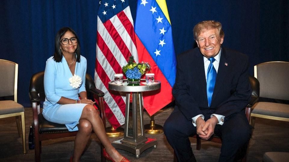 ABD Başkanı Donald Trump, geçtiğimiz ocak ayında Venezuela Devlet Başkanı Nicolas Maduro'nun ABD tarafından kaçırılmasının ardından göreve gelen Venezuela Geçici Devlet Başkanı Delcy Rodriguez ile ilk kez New York'ta bir araya geldi.