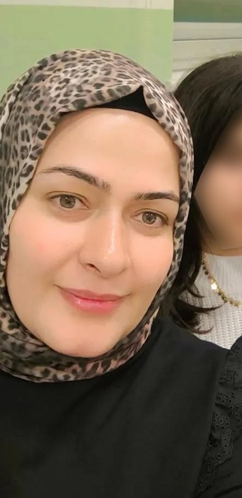 Ayşe K.'yi (35), sokakta pompalı tüfekle ateş edip öldürüldü.