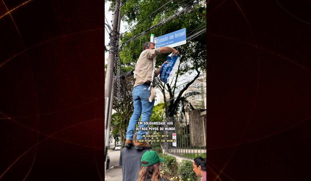 Brezilyalı aktivistten ses getiren eylem: 'İsrail' tabelasını s&ouml;k&uuml;p 'Filistin' yaptı!