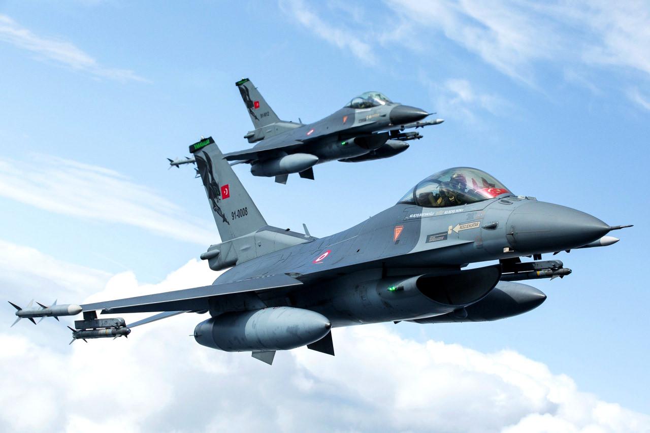 Türk F-16 savaş uçakları