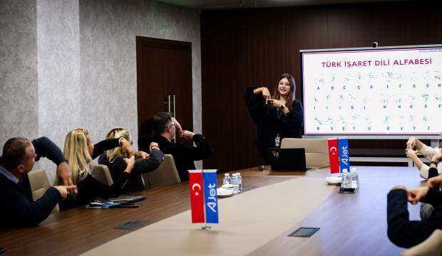 AJet'ten kabin &ccedil;alışanlarına işaret dili eğitimi