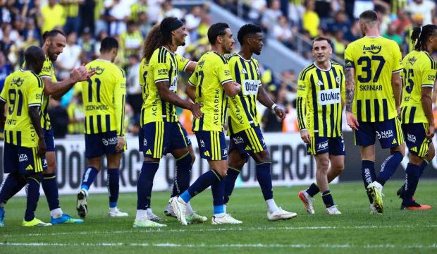 Avrupa, Fenerbah&ccedil;e'nin rekorunu konuşuyor! 8-0'lık lig zaferi manşetleri salladı