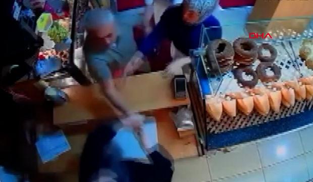 Bağcılar'da iş yeri sahibi işletmeci kadını &ccedil;ocuklarının yanında darbetti