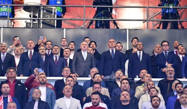 Bakan Bak m&uuml;cadeleden mutlu! 'Takdire şayandı'