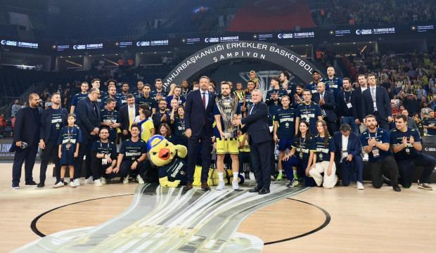 Bakan Bak'tan Fenerbah&ccedil;e'ye tebrik