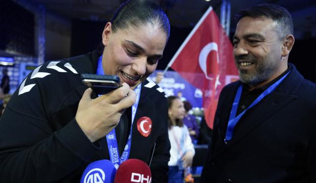 Başkan Erdoğan'dan şampiyon boks&ouml;re tebrik! "İsmin &ccedil;ok g&uuml;zel"