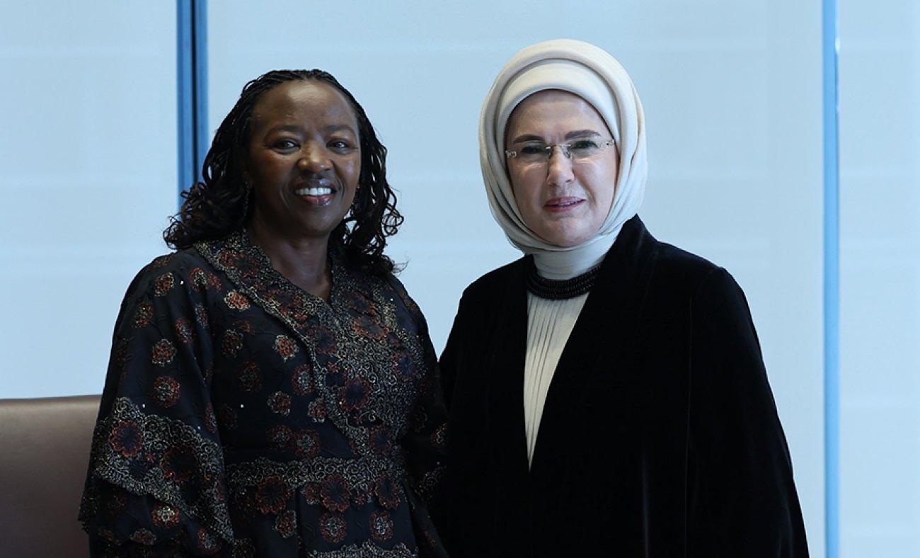 Emine Erdoğan, Kenya Cumhurbaşkanı'nın eşi Rachel Ruto ile g&ouml;r&uuml;şt&uuml;