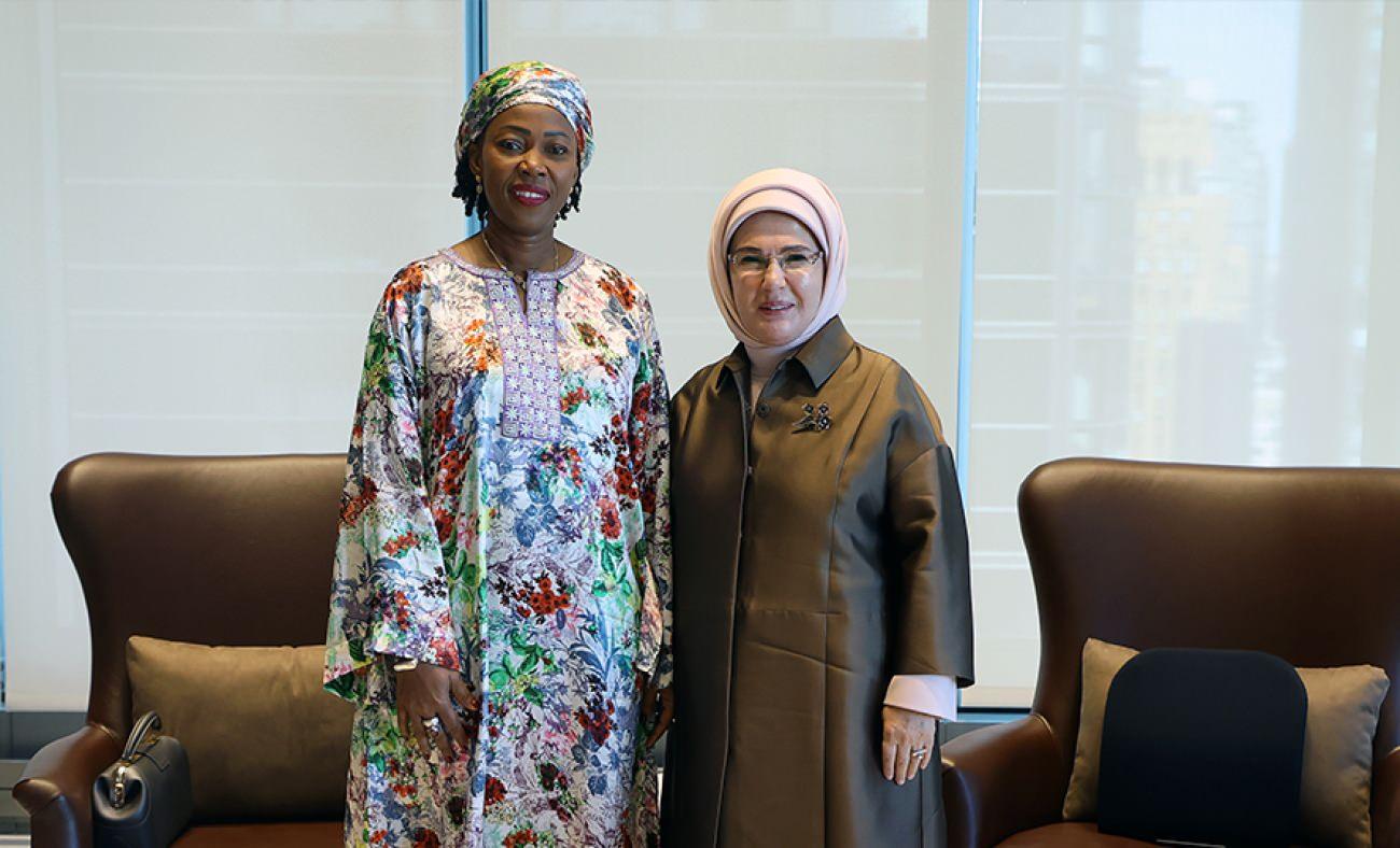 Emine Erdoğan, Sierra Leone Cumhurbaşkanı'nın eşi Fatima Maada Bio ile g&ouml;r&uuml;şt&uuml;