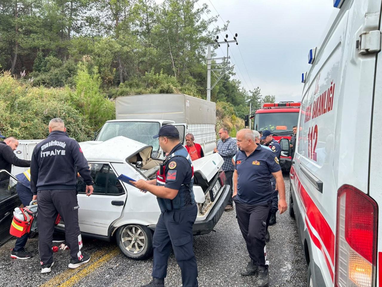Olay sırasında araçta bulunan bir kişi hayatını kaybetti. 