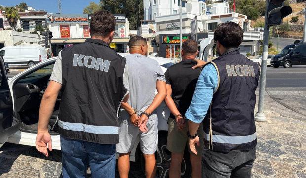 Kırmızı b&uuml;ltenle aranan Fransız su&ccedil; &ouml;rg&uuml;t&uuml; &uuml;yesi Bodrum'da yakalandı