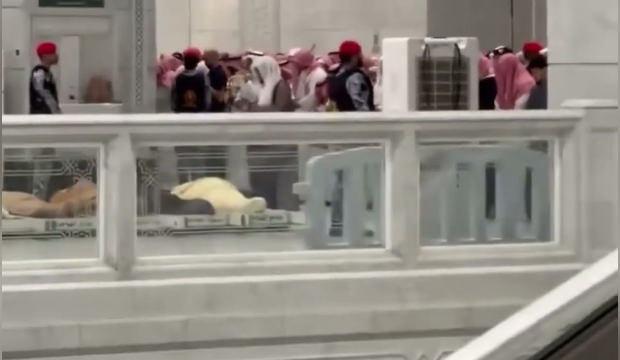 Mescid-i Haram m&uuml;ezzini İbrahim el-Medeni'nin cenaze namazı kılındı