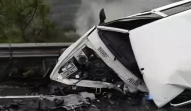 Muğla'da 2 otomobil &ccedil;arpıştı: 2 &ccedil;ocuk babası can verdi, 2 yaralı