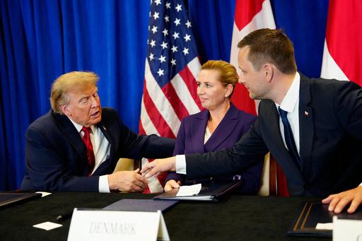 ABD'nin New York kentinde bir araya gelen Başkan Donald Trump, Danimarka Başbakanı Mette Frederiksen ve Grönland Başbakanı Jens Frederik Nielsen, ABD'nin Grönland'da güvenlik kontrollerini sağlamasına ilişkin anlaşmaya imza attı.