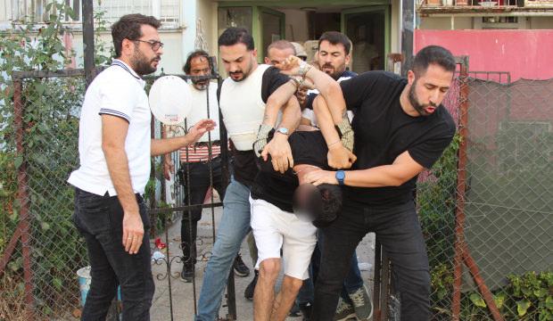 Adana'da hareketli anlar: Polise ateş a&ccedil;ıp el bombasının pimini &ccedil;eken firari yakalandı