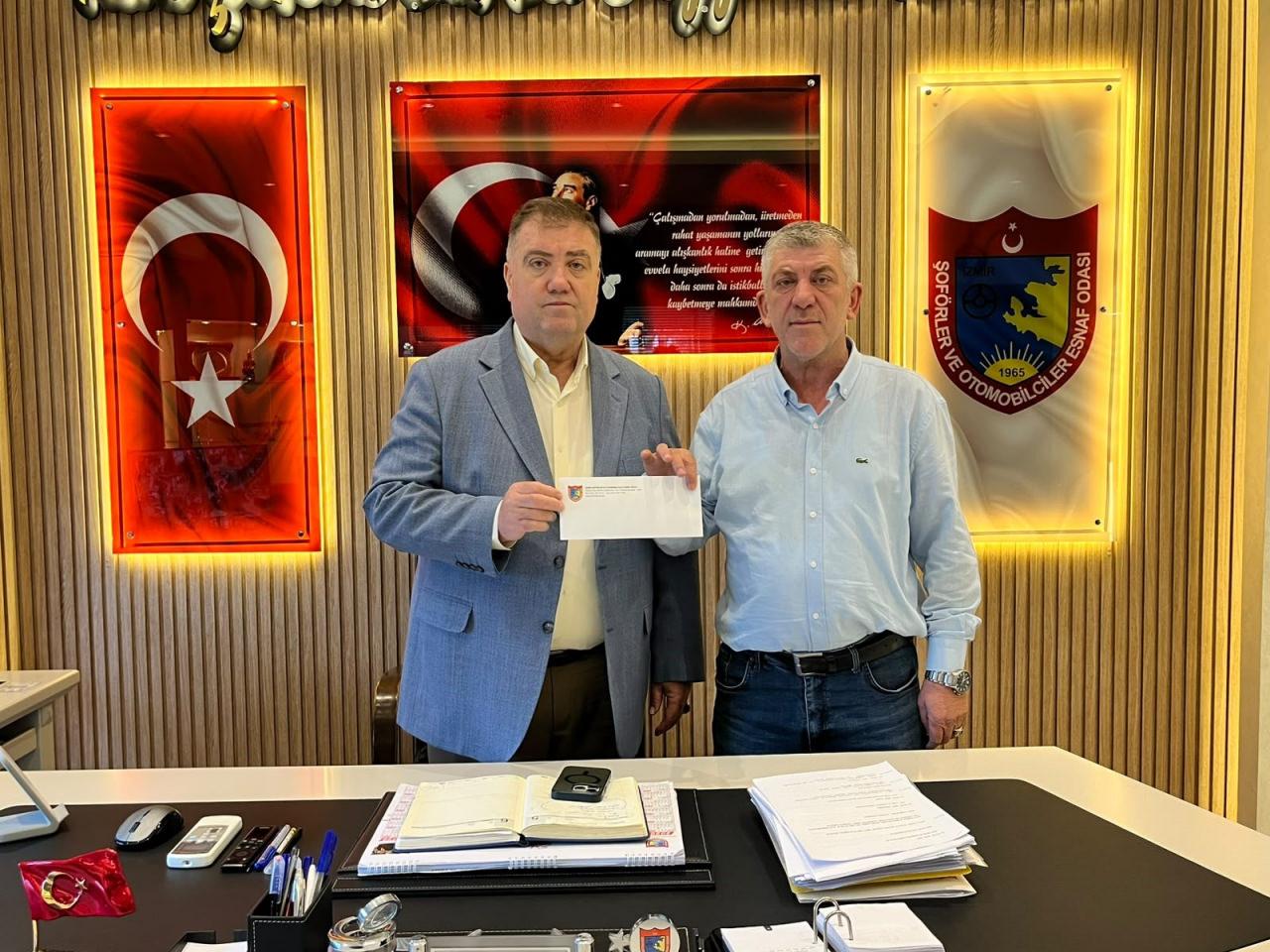 İzmir Şoförler ve Otomobilciler Esnaf Odası Başkanı Erkan Özkan ve Celal Sarıoğlu