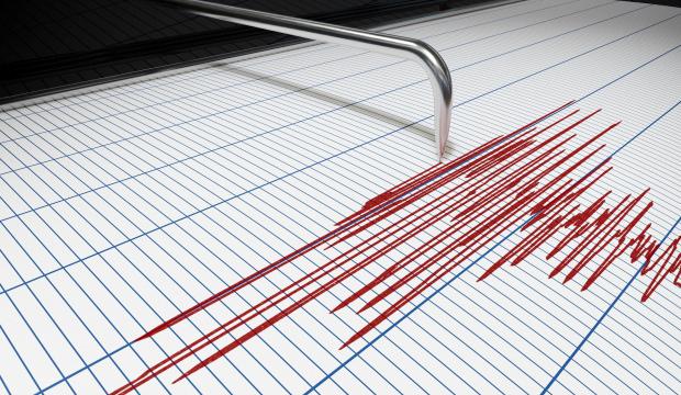 Adana'da 5,0 b&uuml;y&uuml;kl&uuml;ğ&uuml;nde deprem meydana geldi! &Ccedil;evre illerde de hissedildi
