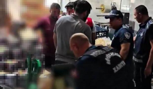 T&uuml;keticiye ulaşmadan yakalandı: 2 kamyon cips ve şekerlemeye el konuldu